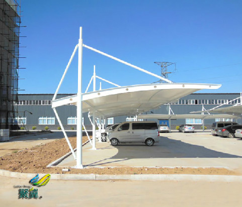 膜結(jié)構(gòu)車(chē)棚的膜材設(shè)備　