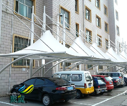 張拉膜結構車棚不受天氣因素的影響
