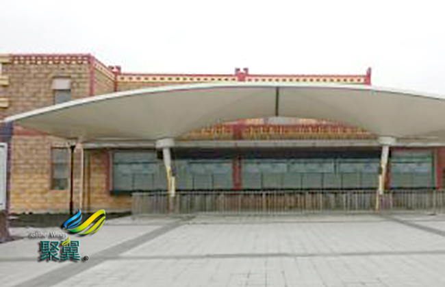 膜結構車棚以獨特的設計理念爭服了群眾