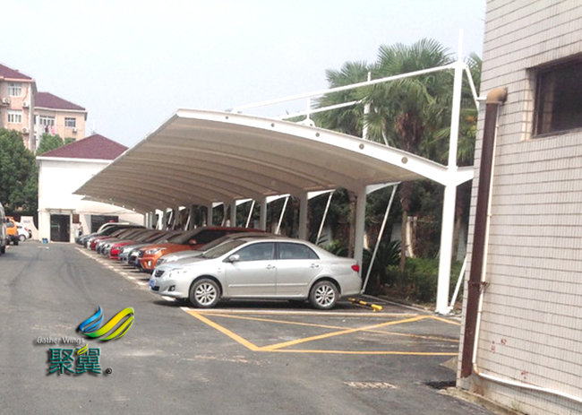   膜結(jié)構(gòu)車(chē)棚中的人與自然|可展性和自適應(yīng)性