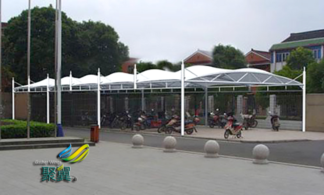  做質(zhì)量安全可靠的膜結(jié)構(gòu)車(chē)棚