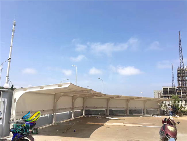 膜結構車棚特性讓人充溢幻想空間