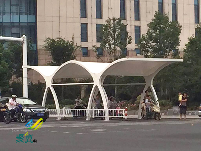 上海鋼結(jié)構(gòu)車(chē)棚停車(chē)棚自潔性好|汽車(chē)棚藝術(shù)好